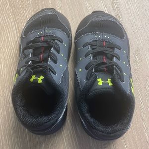 Under Armour Toddler Size 7 Tennis Shoes